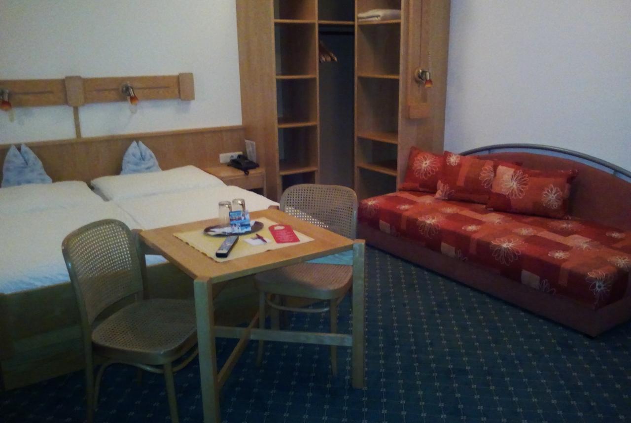 Hotel Zum Goldenen Hirschen Goestling an der Ybbs Ngoại thất bức ảnh